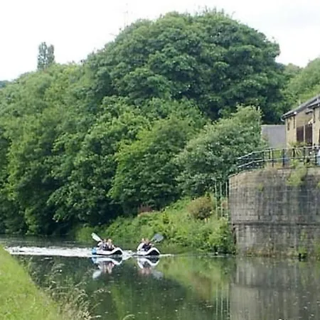 *328ol* For Your Relaxed & Cosy + Parking Leeds (West Yorkshire)