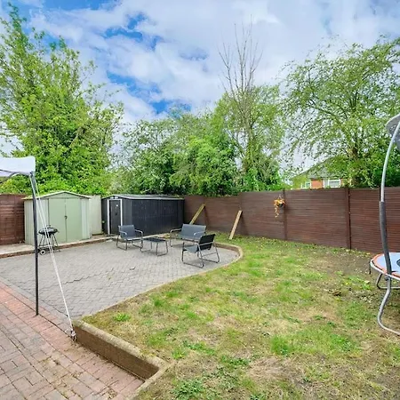 *328ol* For Your Relaxed & Cosy + Parking Leeds (West Yorkshire)