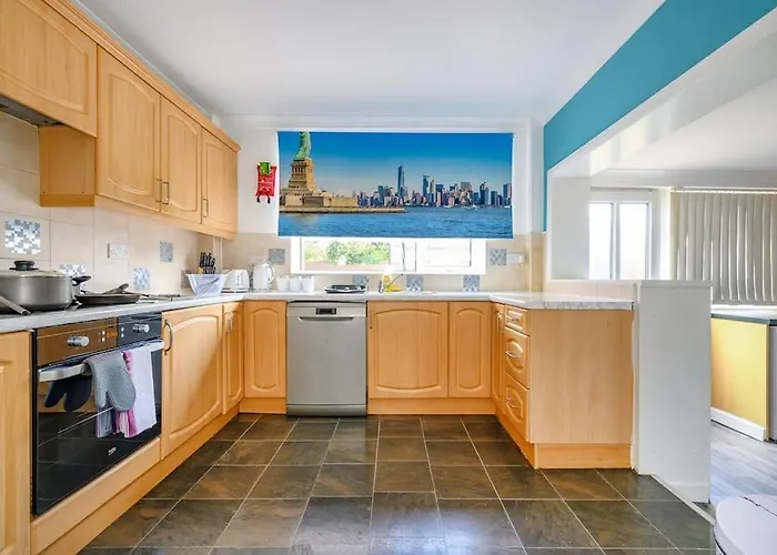 *328ol* For Your Relaxed & Cosy + Parking * Leeds (West Yorkshire)