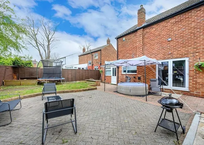 *328ol* For Your Relaxed & Cosy + Parking * Leeds (West Yorkshire)