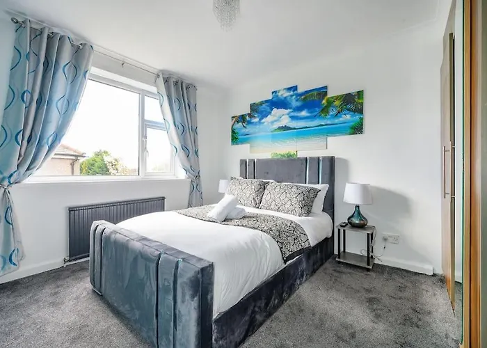 *328ol* For Your Relaxed & Cosy + Parking Leeds (West Yorkshire)