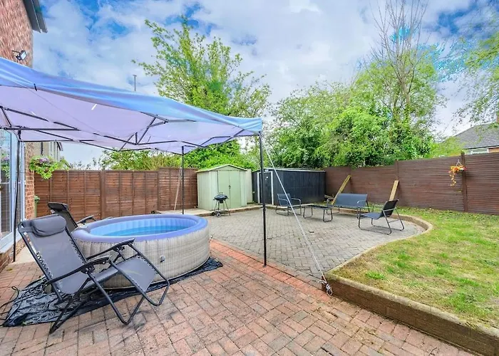 *328ol* For Your Relaxed & Cosy + Parking * Leeds (West Yorkshire)