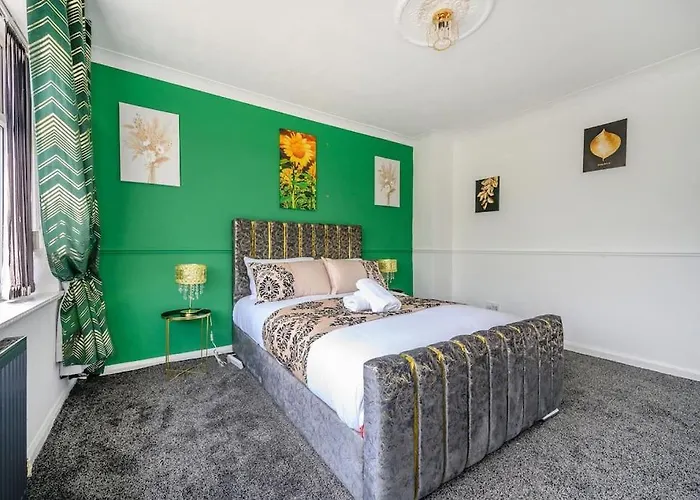 *328ol* For Your Relaxed & Cosy + Parking * Leeds (West Yorkshire)
