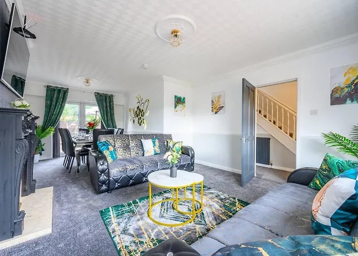 *328ol* For Your Relaxed & Cosy + Parking Leeds (West Yorkshire)