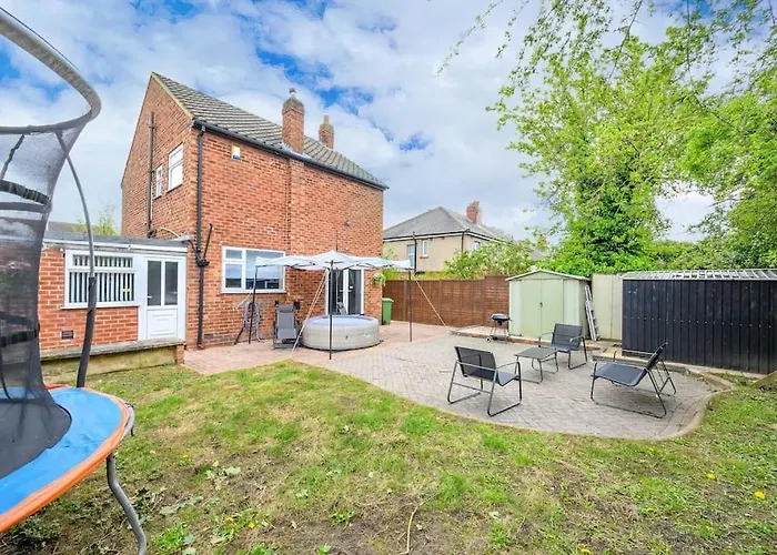 *328ol* For Your Relaxed & Cosy + Parking * Leeds (West Yorkshire)